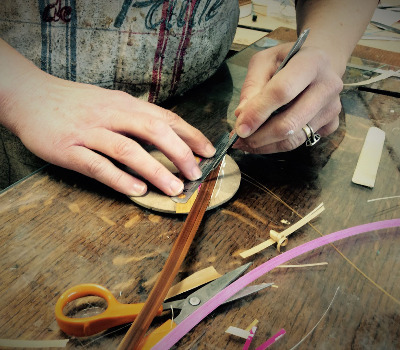Marqueterie de paille outils plioir scalpel pinceau